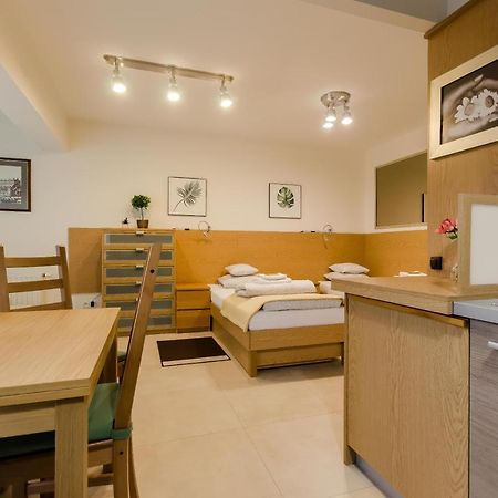 Family Apartments - Private Parking Kraków Zewnętrze zdjęcie