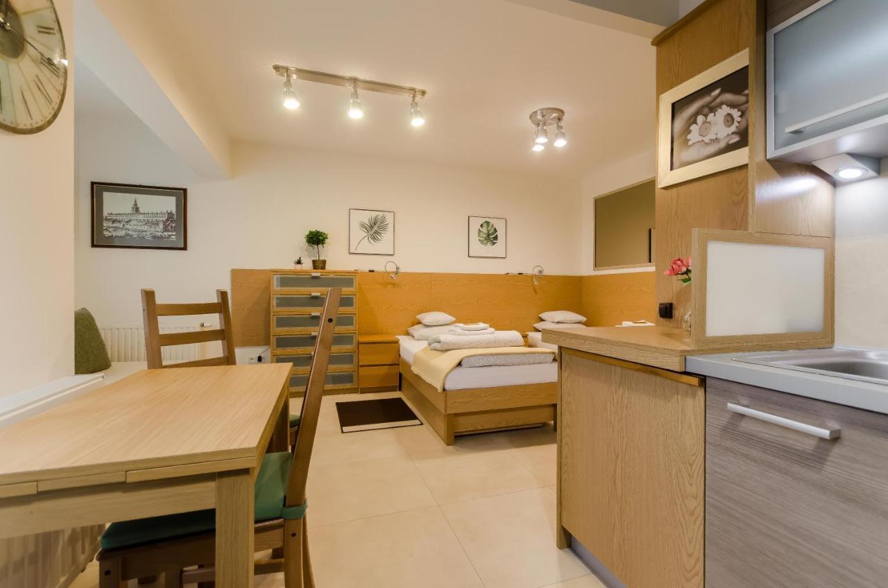 Family Apartments - Private Parking Kraków Zewnętrze zdjęcie