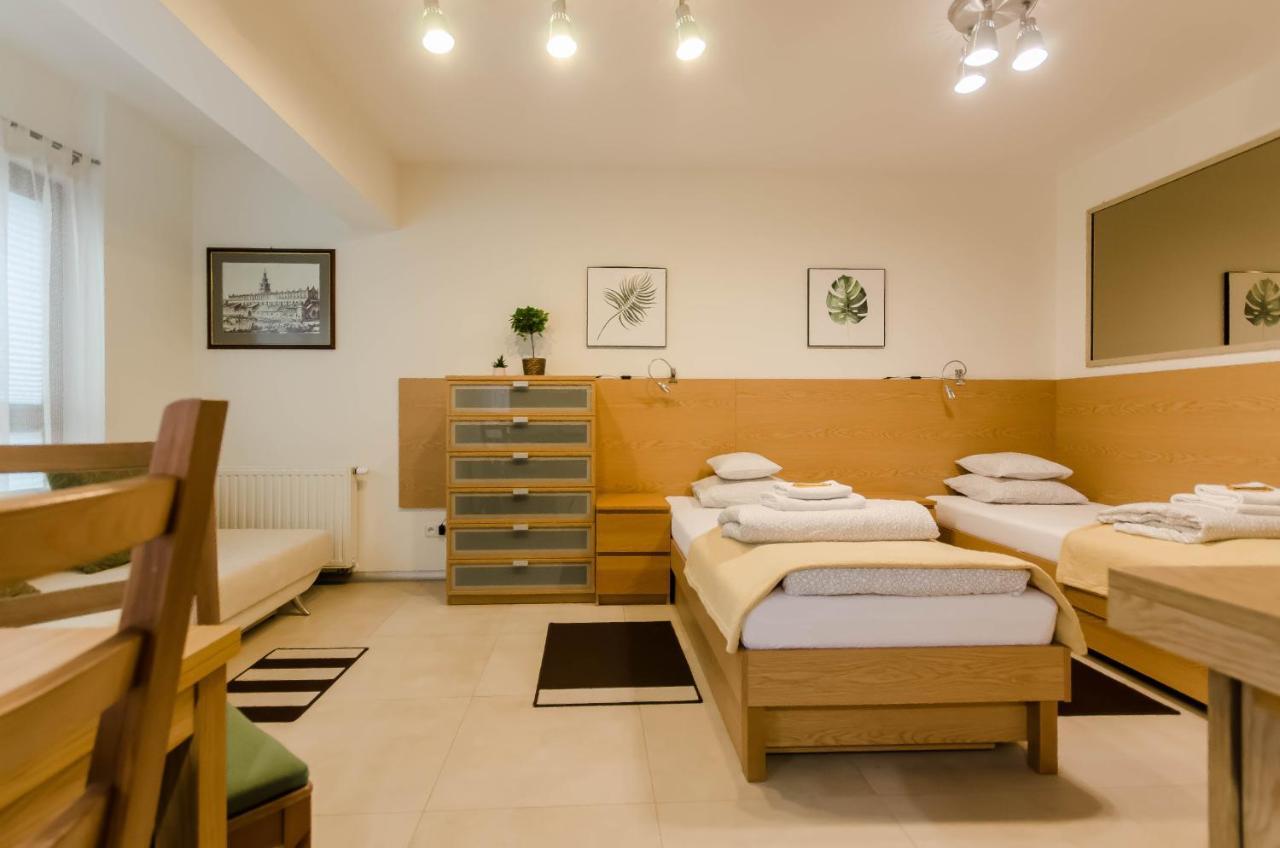 Family Apartments - Private Parking Kraków Zewnętrze zdjęcie