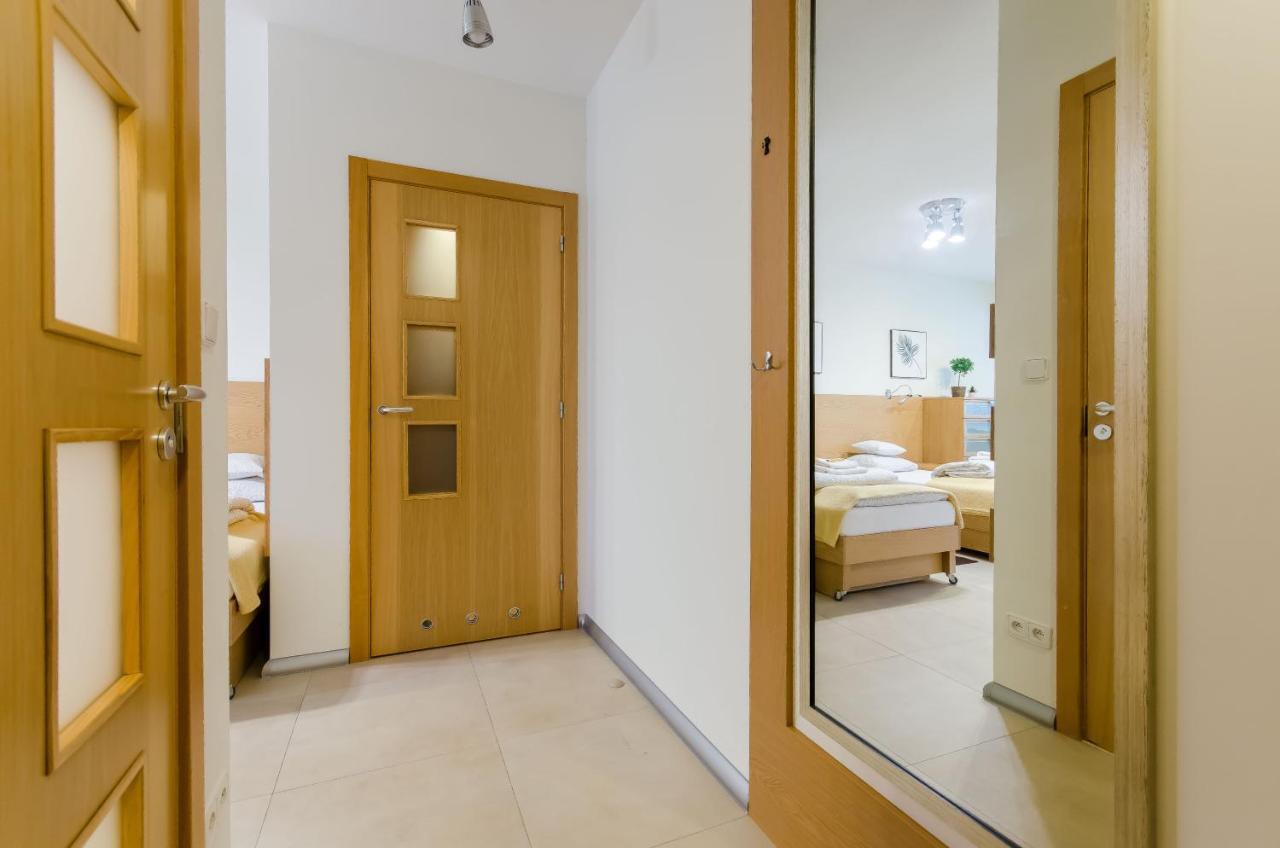 Family Apartments - Private Parking Kraków Zewnętrze zdjęcie