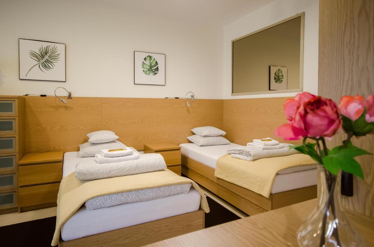 Family Apartments - Private Parking Kraków Zewnętrze zdjęcie